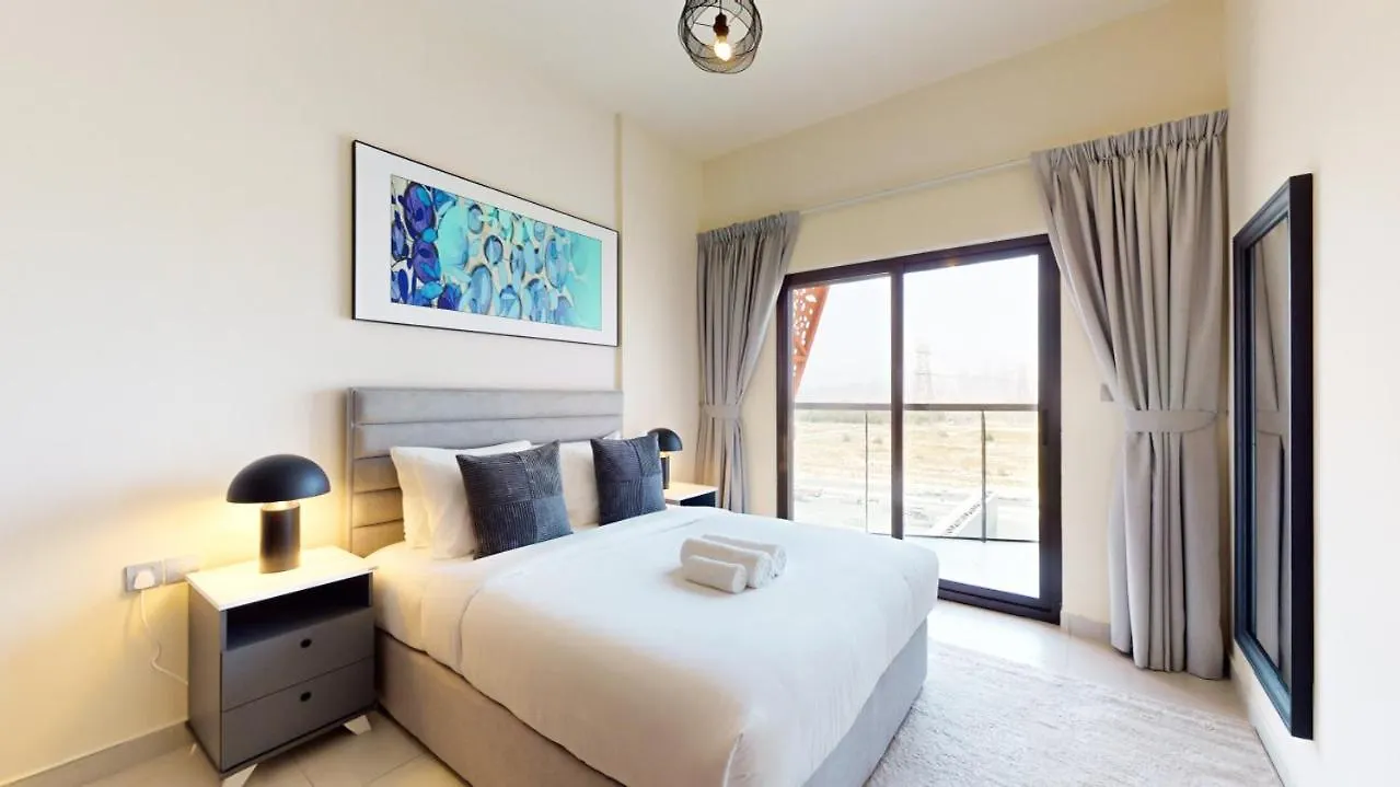 Binghatti Gate - Cosy Two Bedroom Dubai Apartment