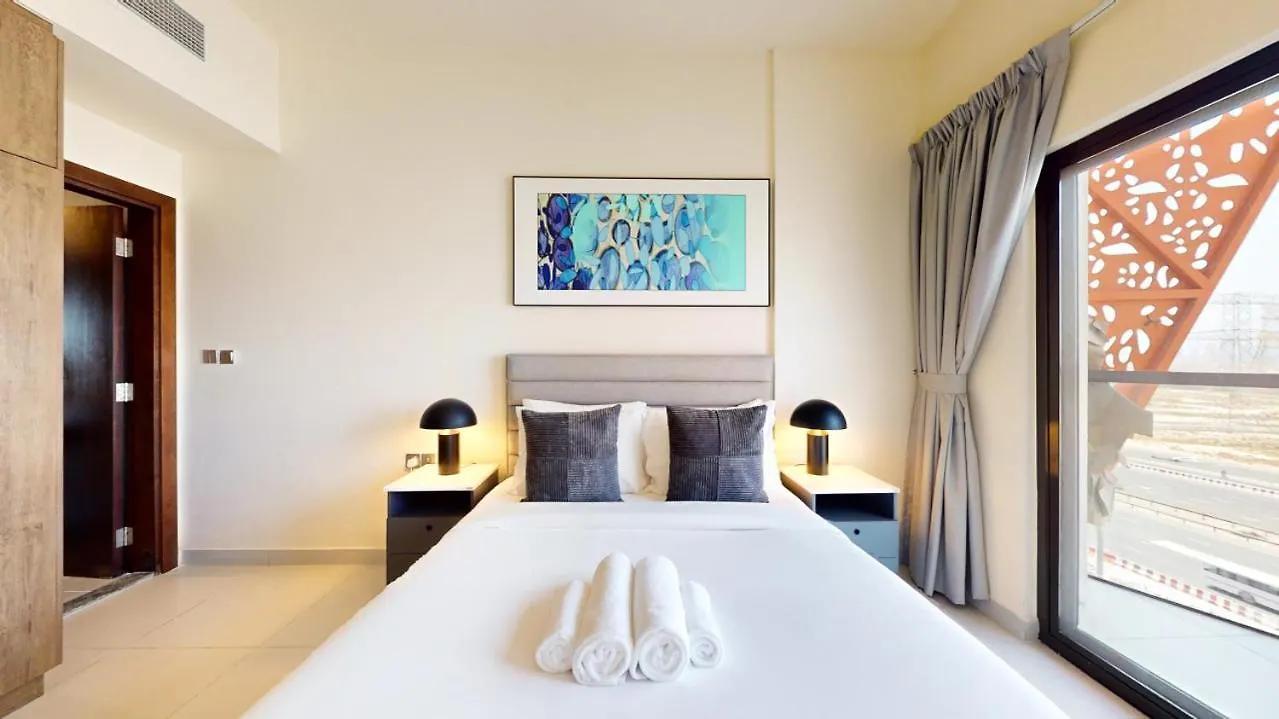 Binghatti Gate - Cosy Two Bedroom Dubai 0*,