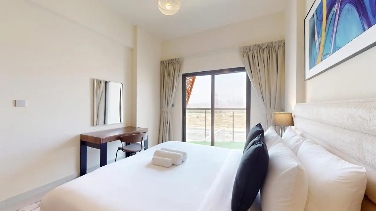 Binghatti Gate - Cosy Two Bedroom Dubai Apartment