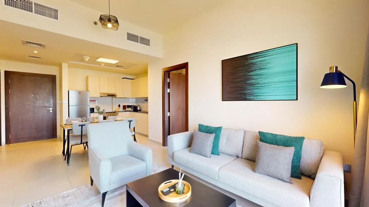Binghatti Gate - Cosy Two Bedroom Dubai Apartment